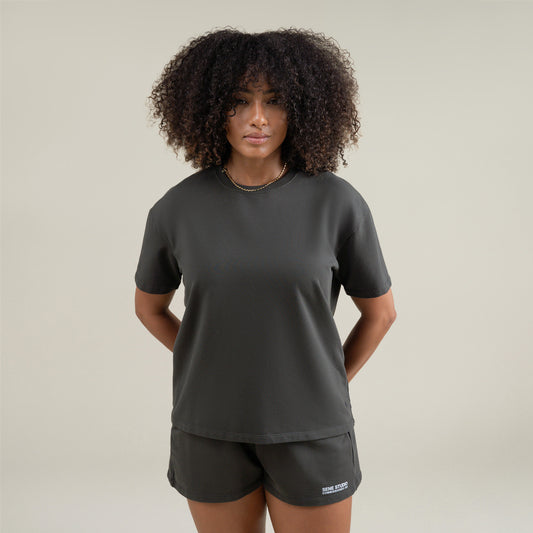 custom t-shirt tee model Melissa in Smoke