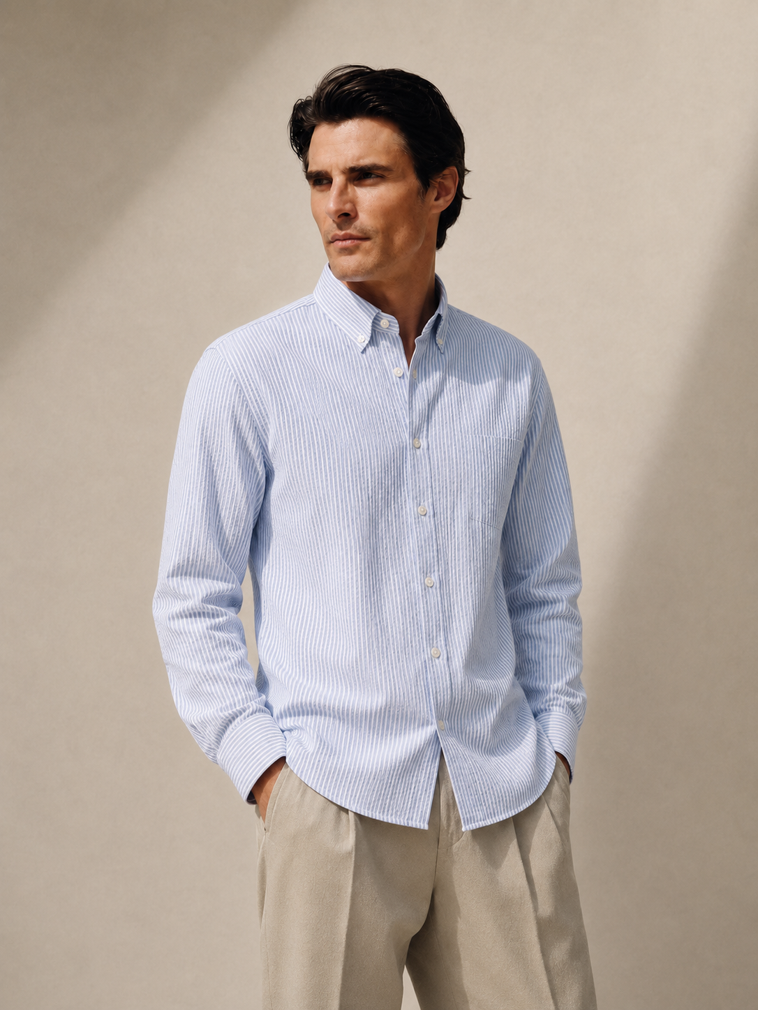 seersucker button-up shirt model Matteo in Pacific Sky