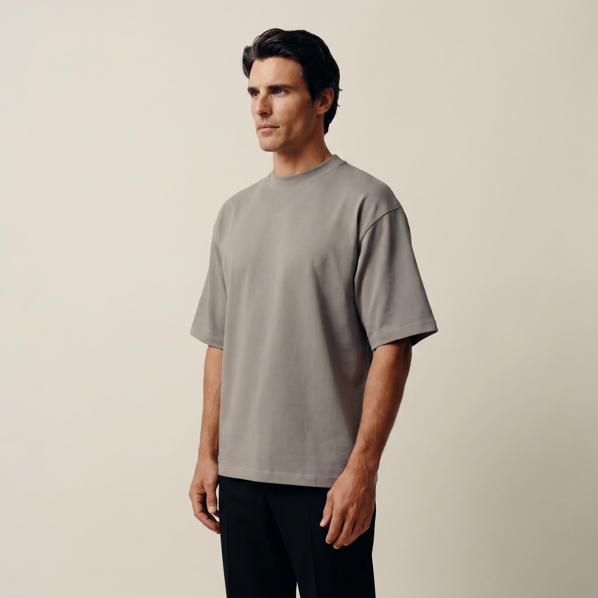 Cumulus oversized t-shirt on a beige background model Kive in Canyon