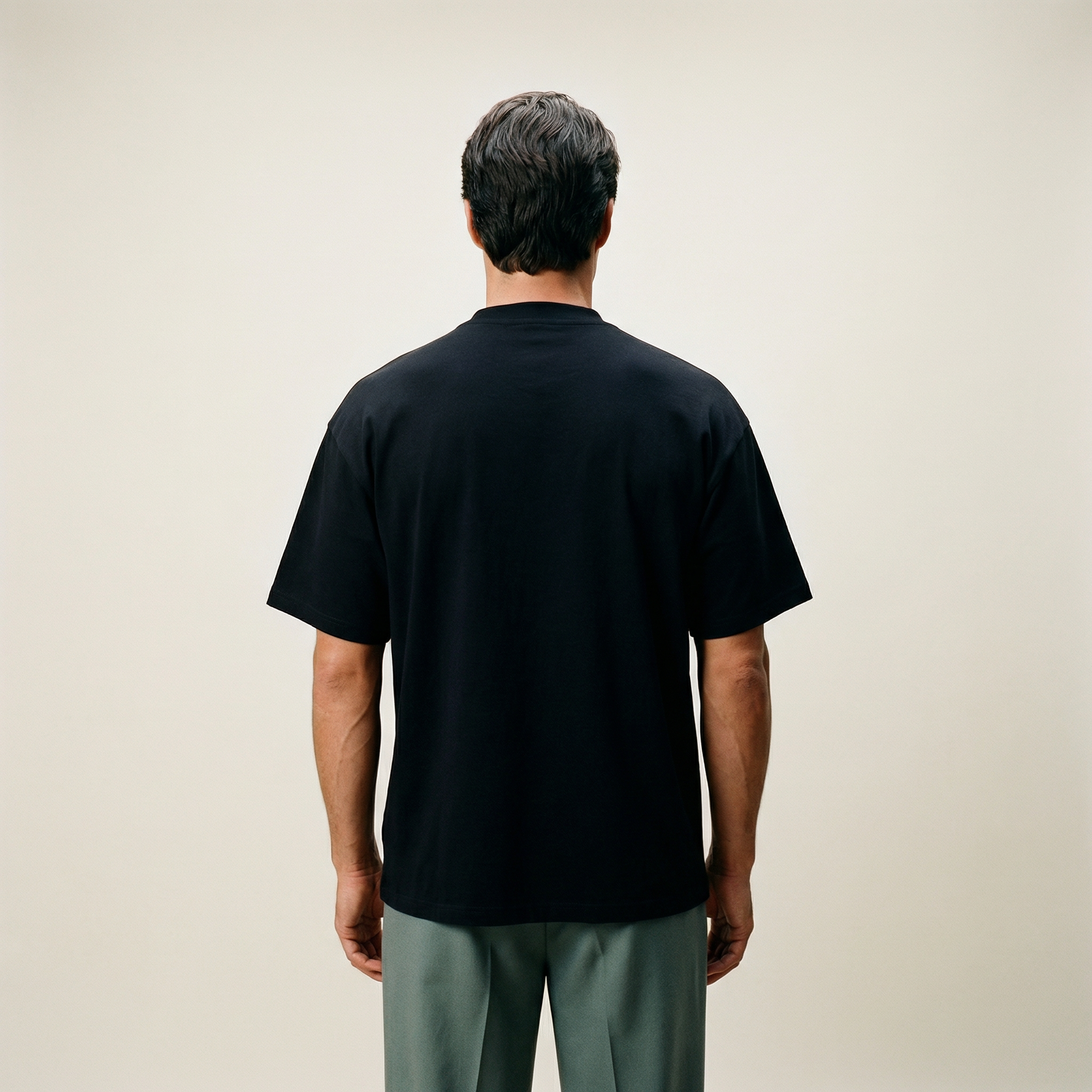 Cumulus oversized t-shirt on a beige background model Kive in All-Black