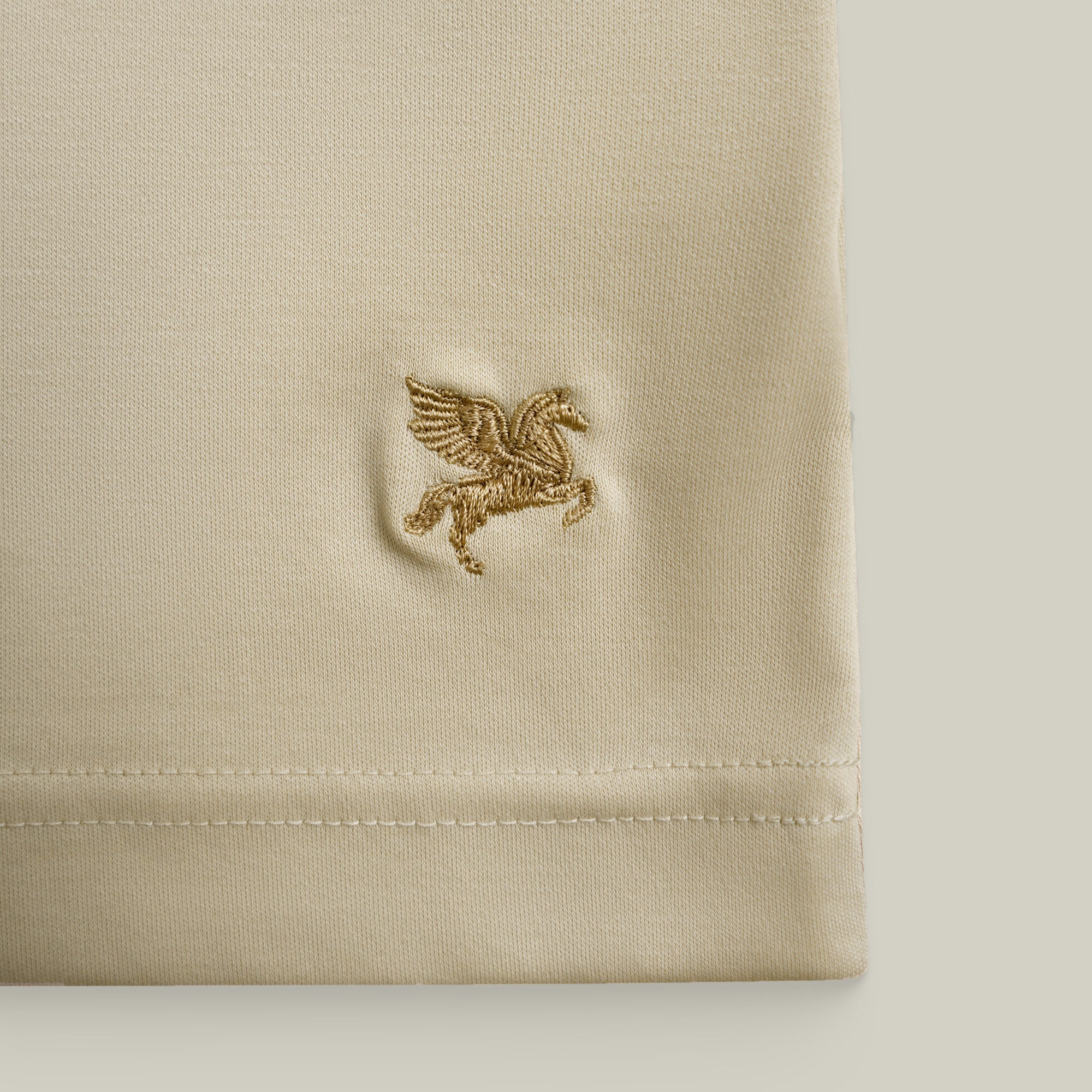 Pima Reserve Crew Pocket T-Shirt model Matteo in Beige