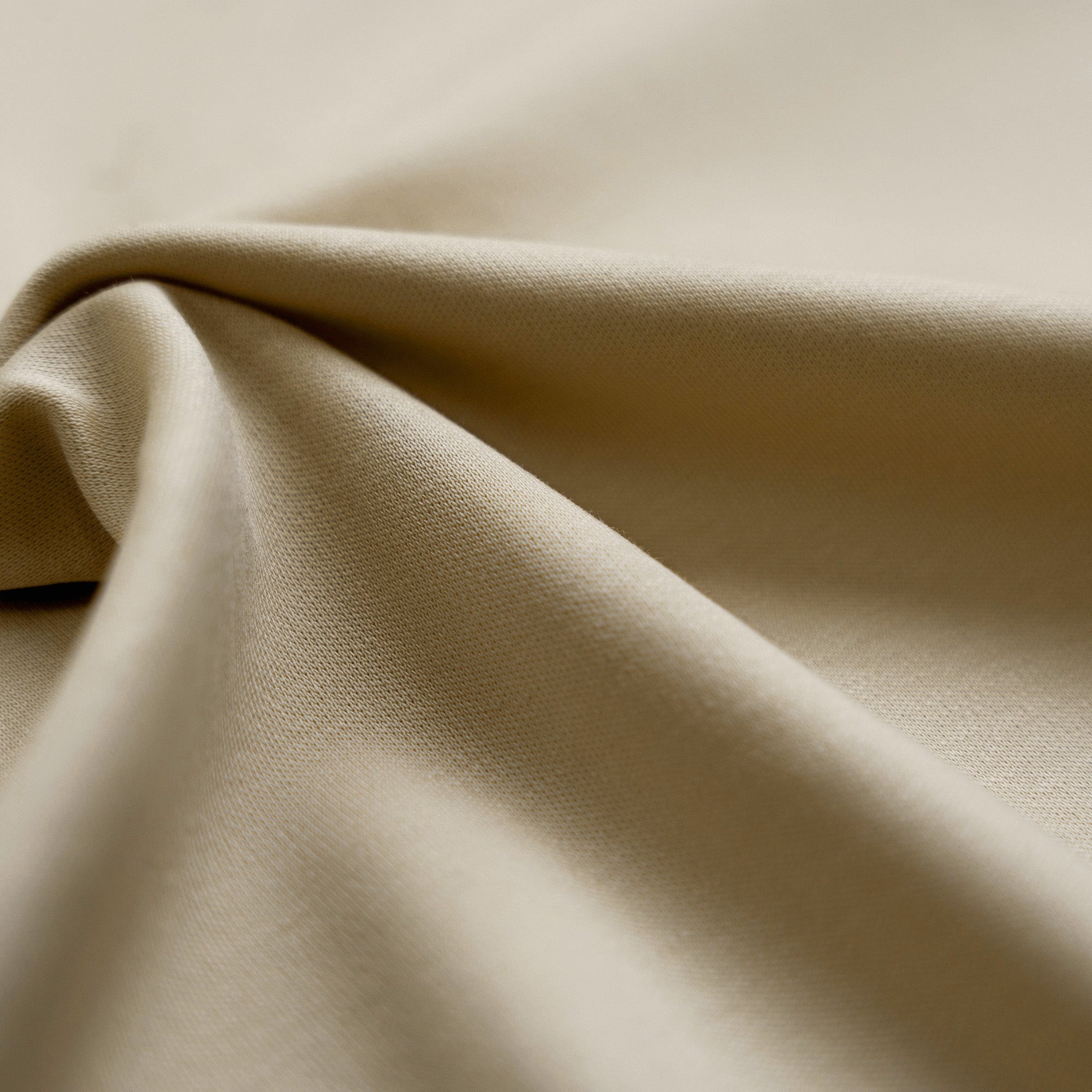Pima Reserve Crew Pocket T-Shirt model Matteo in Beige