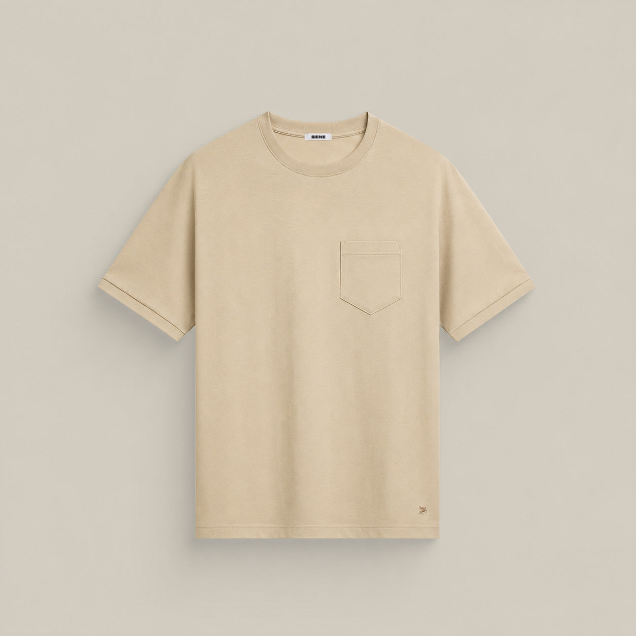Pima Reserve Crew Pocket T-Shirt model Matteo in Beige
