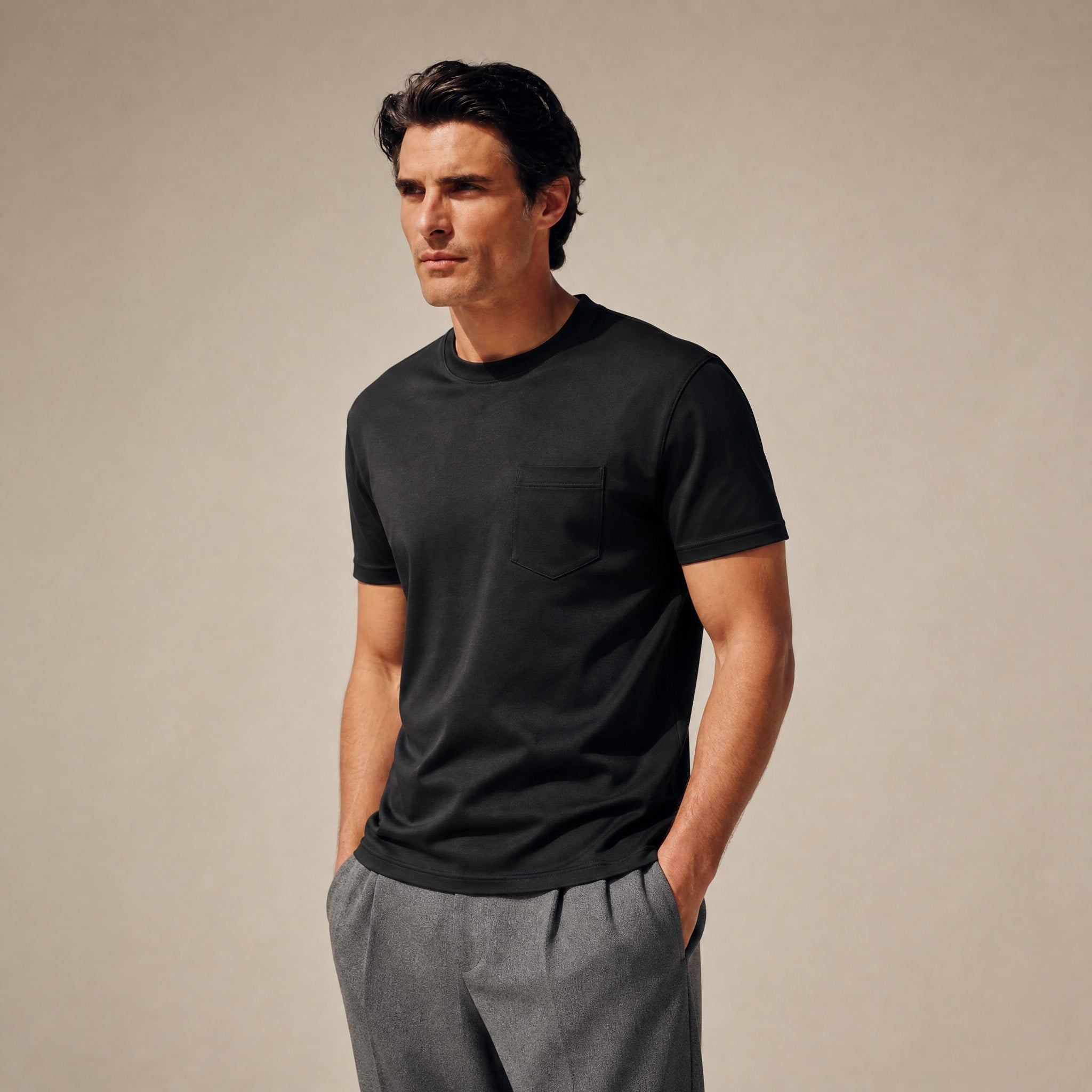 Pima Reserve Crew Pocket T-Shirt model Matteo in Black
