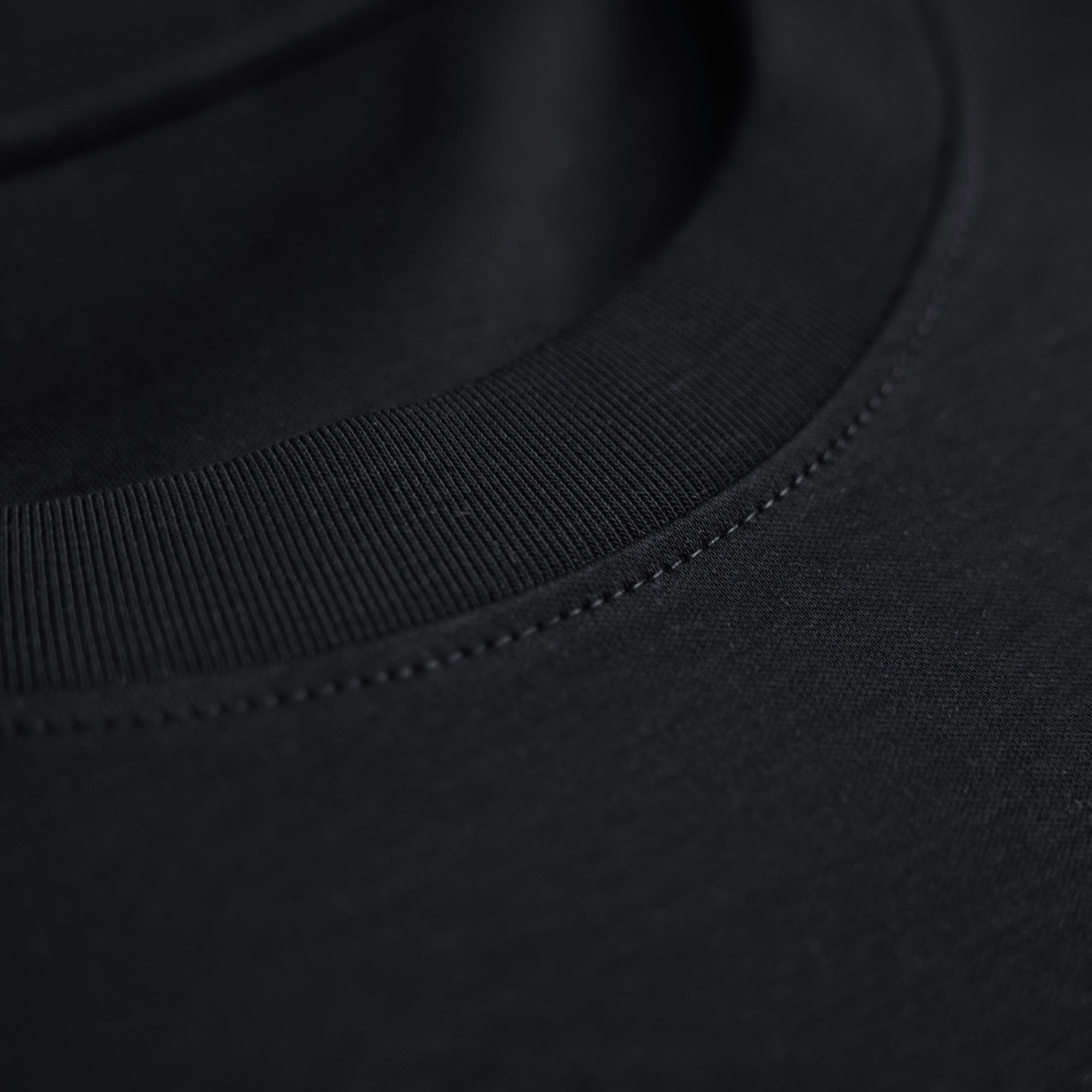 Pima Reserve Long Sleeve T-Shirt model Matteo in Black