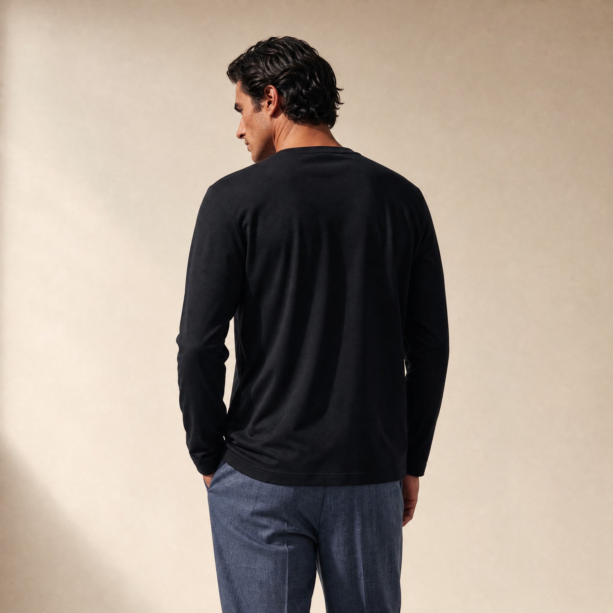 Pima Reserve Long Sleeve T-Shirt model Matteo in Black