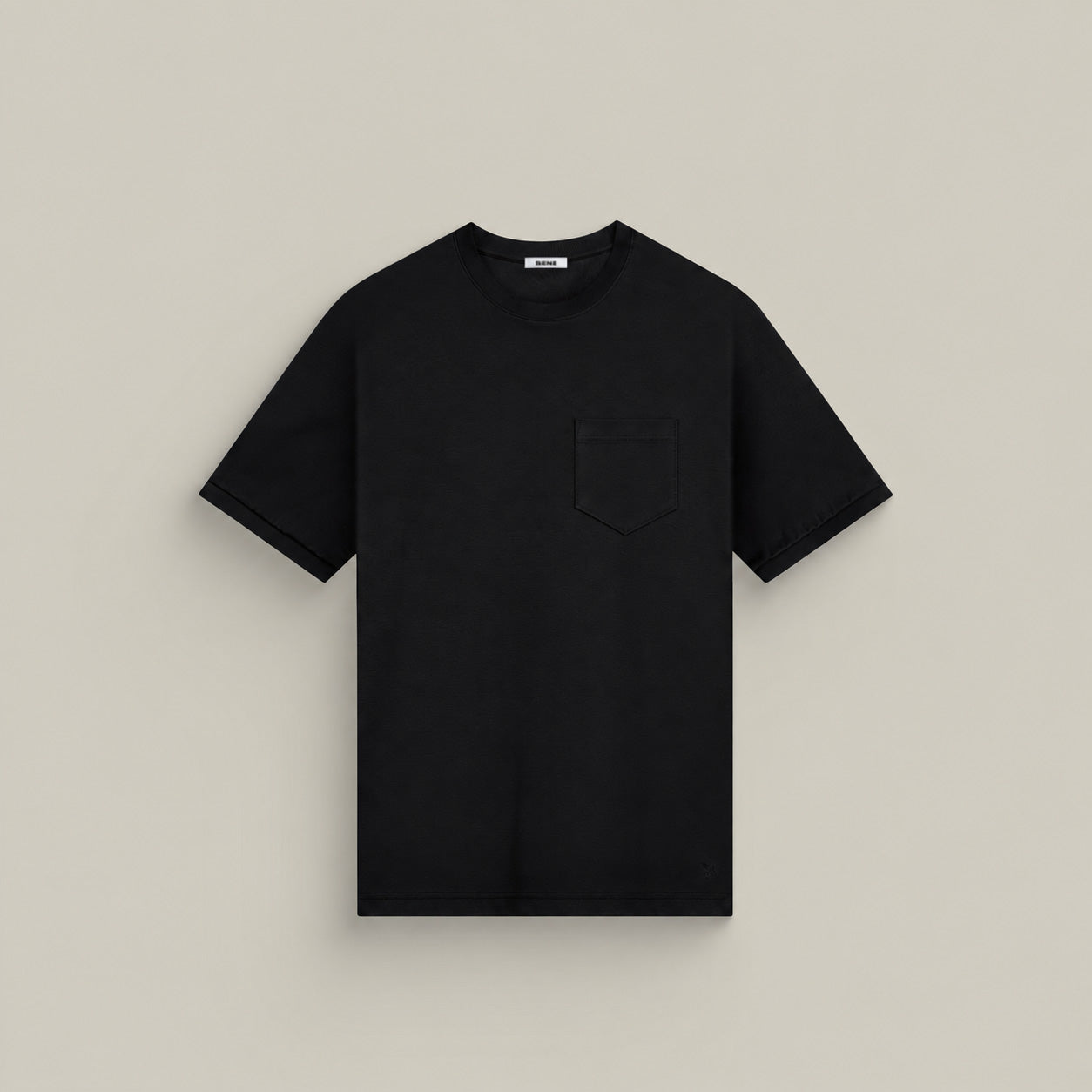 Pima Reserve Crew Pocket T-Shirt model Matteo in Black