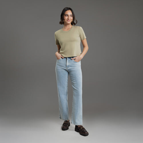 custom women's sizeless t-shirt model Moe in Sand