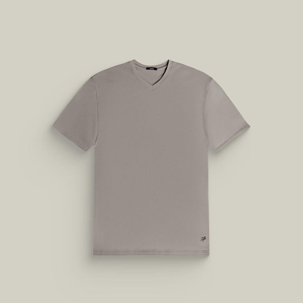 Cumulus v-neck t-shirt on a beige background model Jessey in Best-Seller