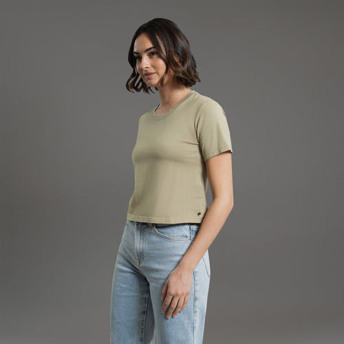 custom women's sizeless t-shirt model Moe in Sand