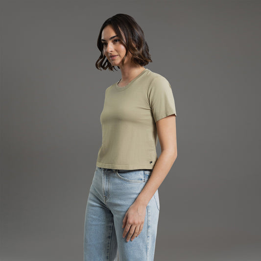 custom women's sizeless t-shirt model Moe in Sand