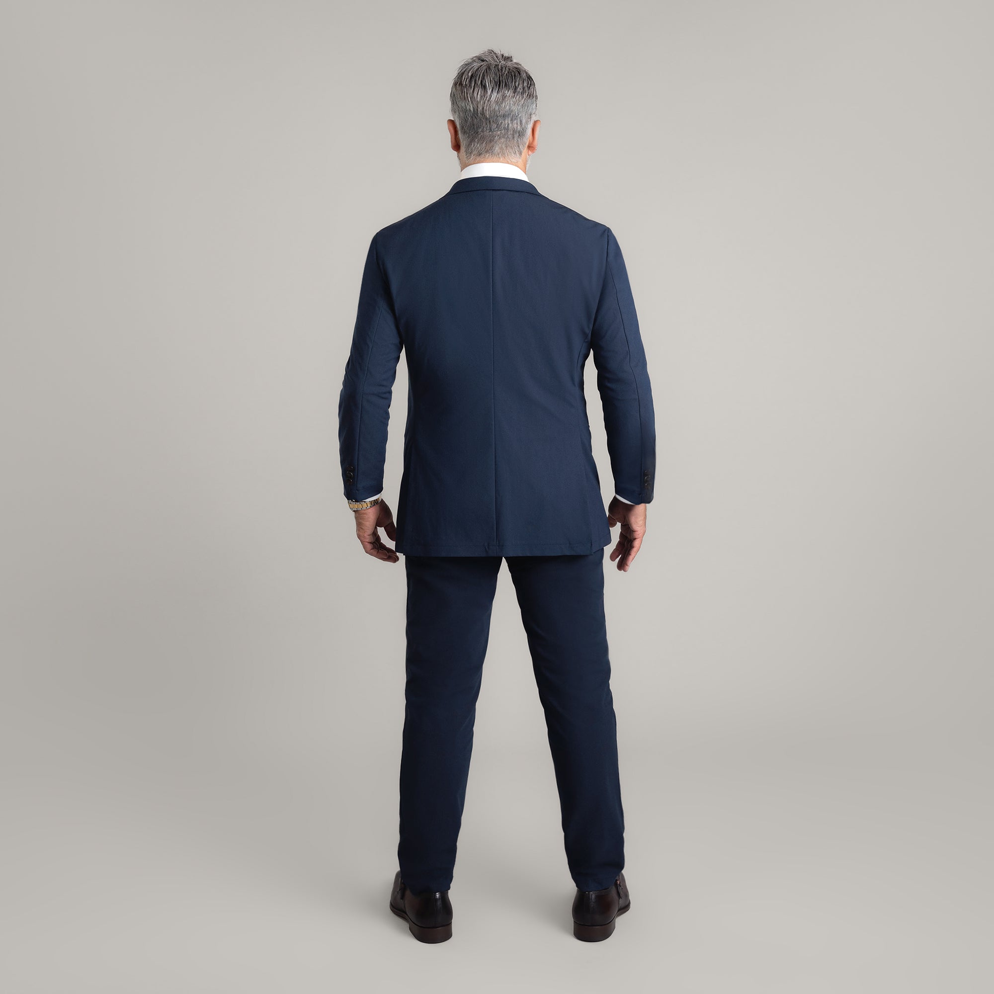 custom suit model Guillermo in Navy