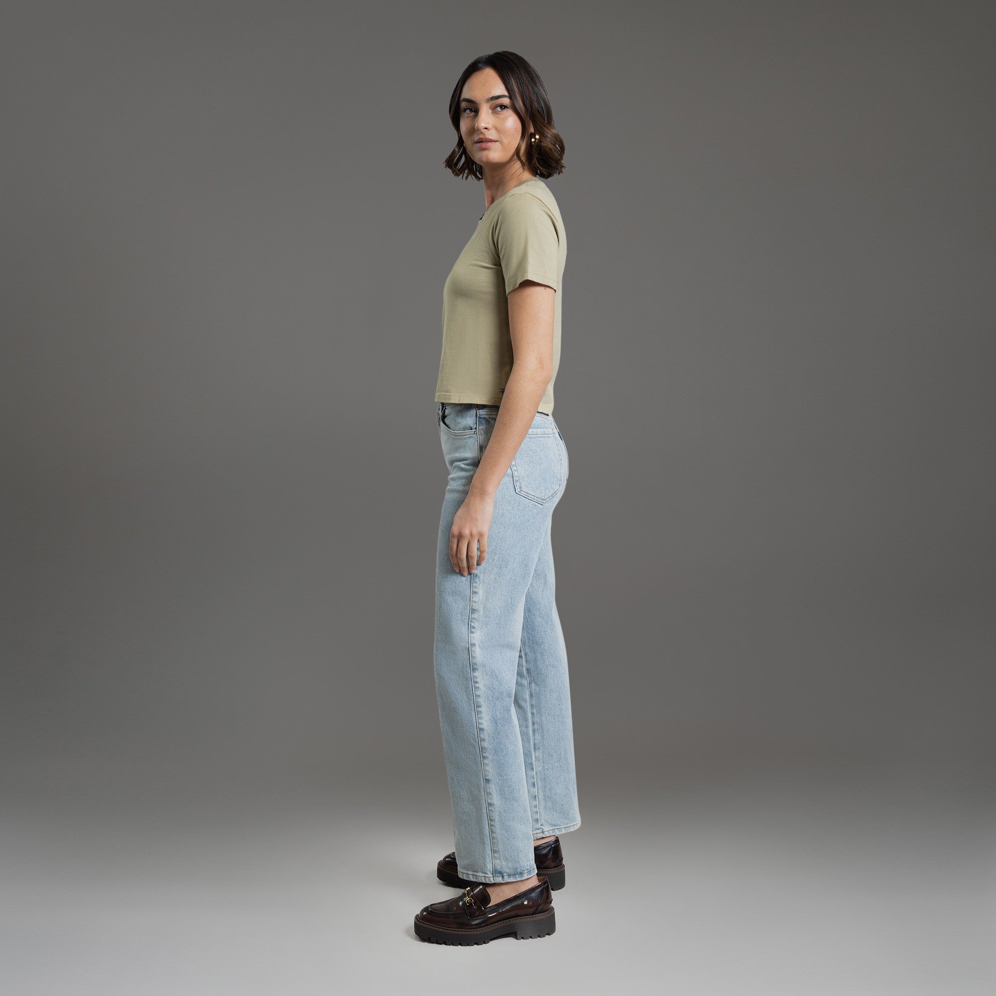 custom women's sizeless t-shirt model Moe in Sand