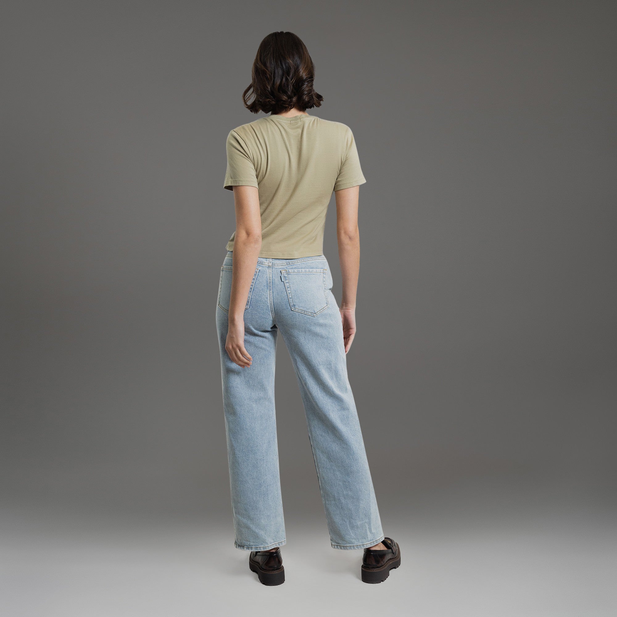 custom women's sizeless t-shirt model Moe in Sand