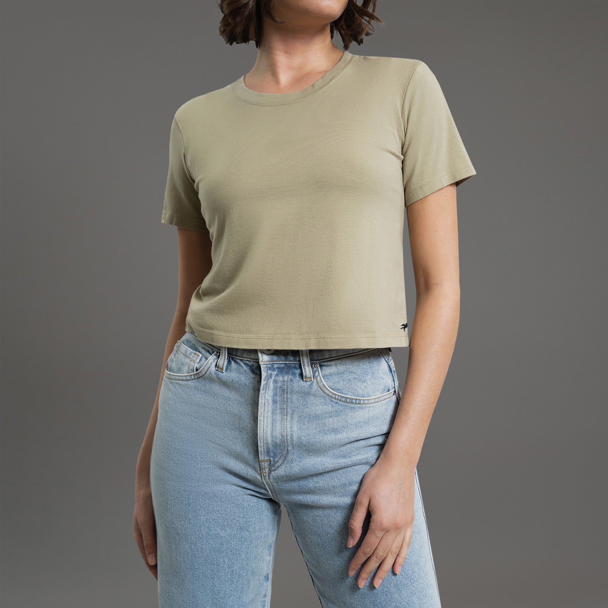 custom women's sizeless t-shirt model Moe in Sand