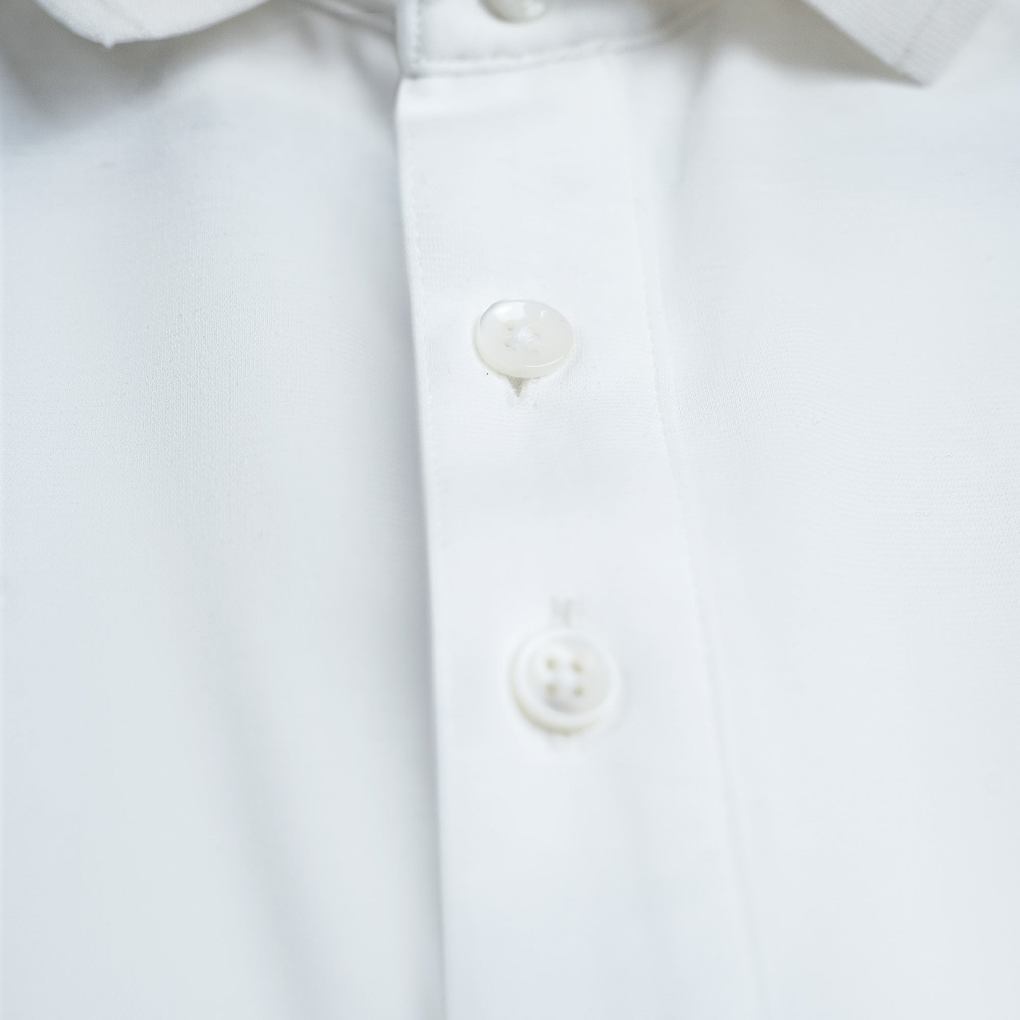Aero Performance Polo model Chad in white