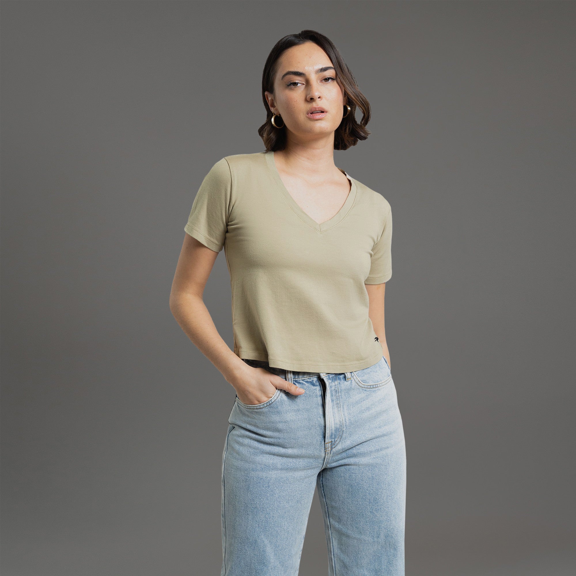 women's custom v-neck model Moe in Sand