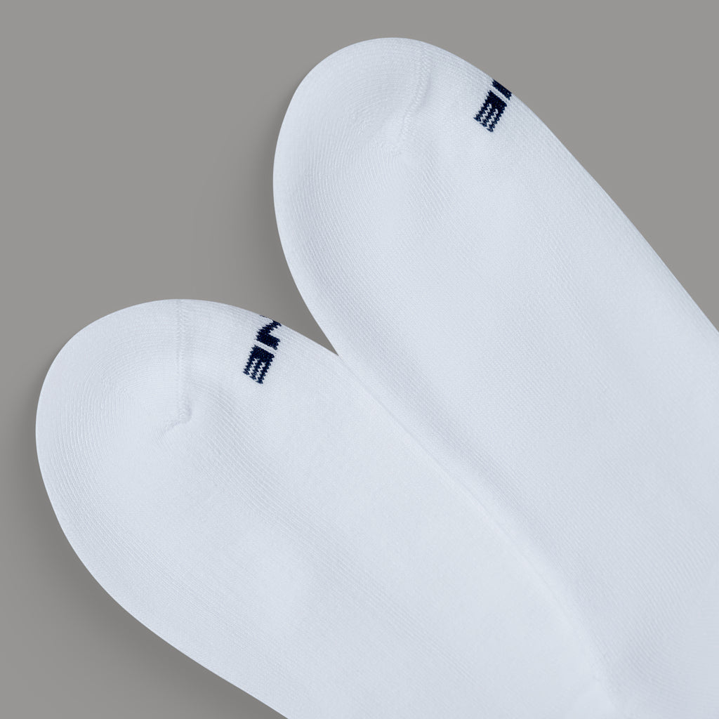 Sene Socks model Tyler in Coastal White