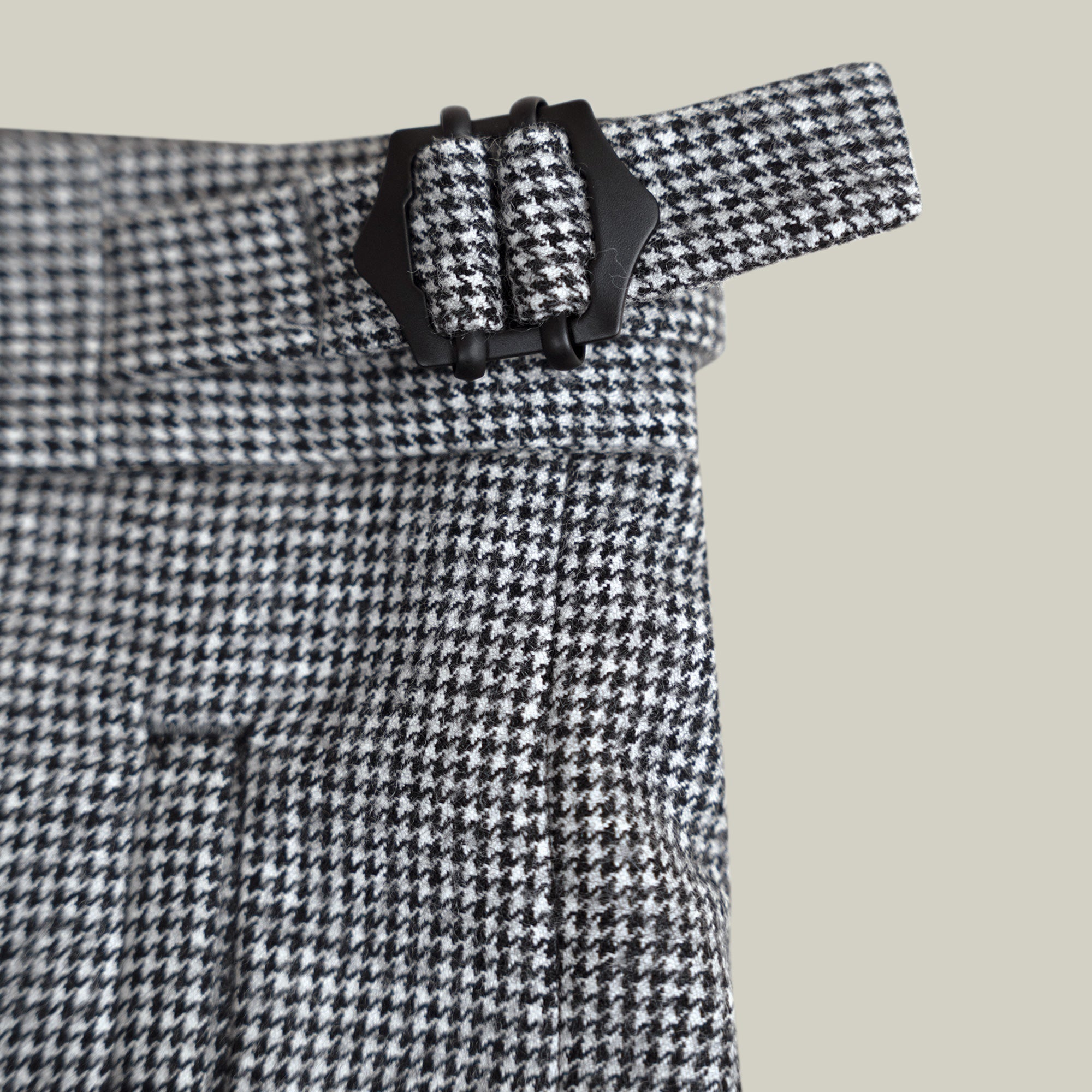 Tags:(6'1"|165) Custom Peak Lapel Tuxedo model Jessey in Black Pepita