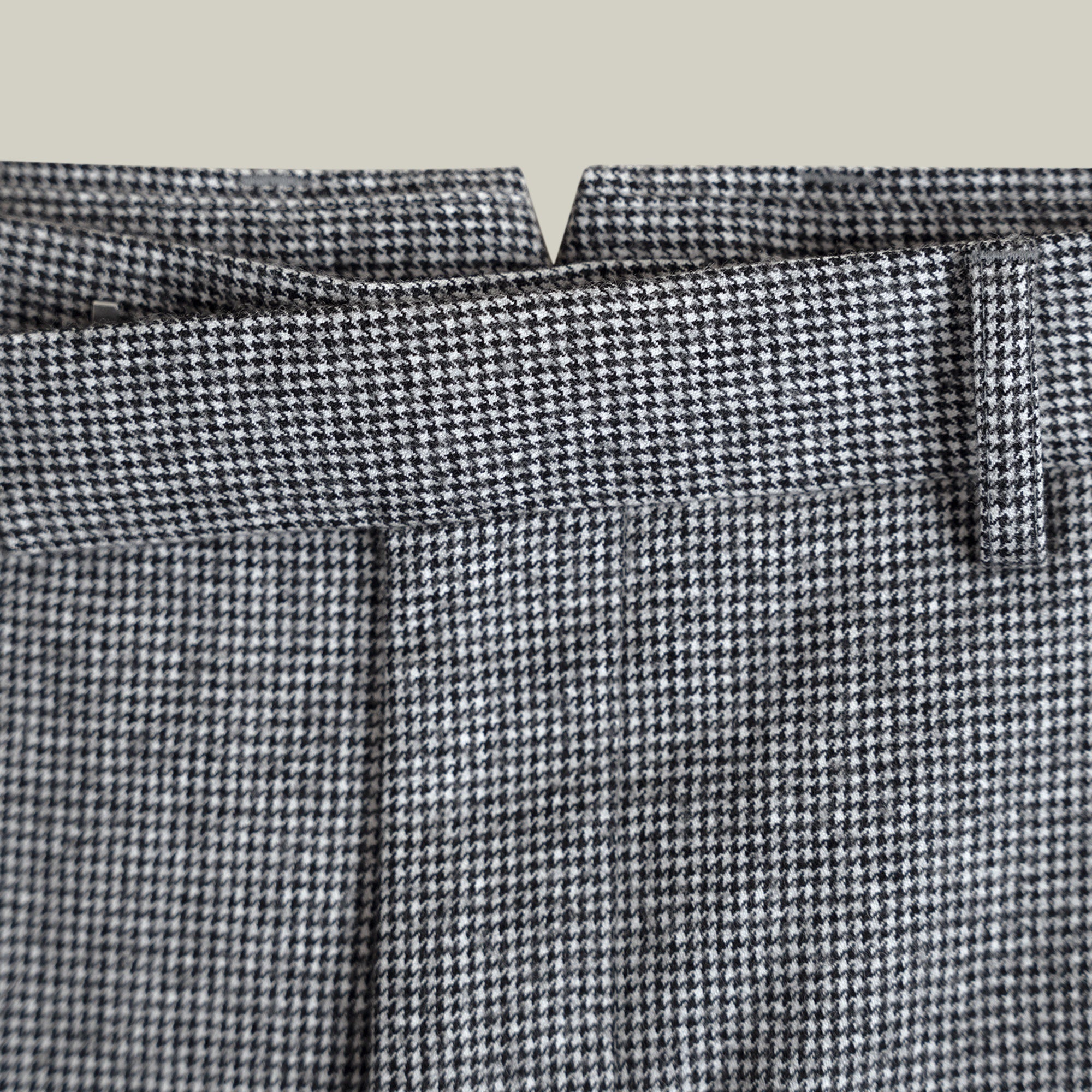 Tags:(6'1"|165) Custom Peak Lapel Tuxedo model Jessey in Black Pepita