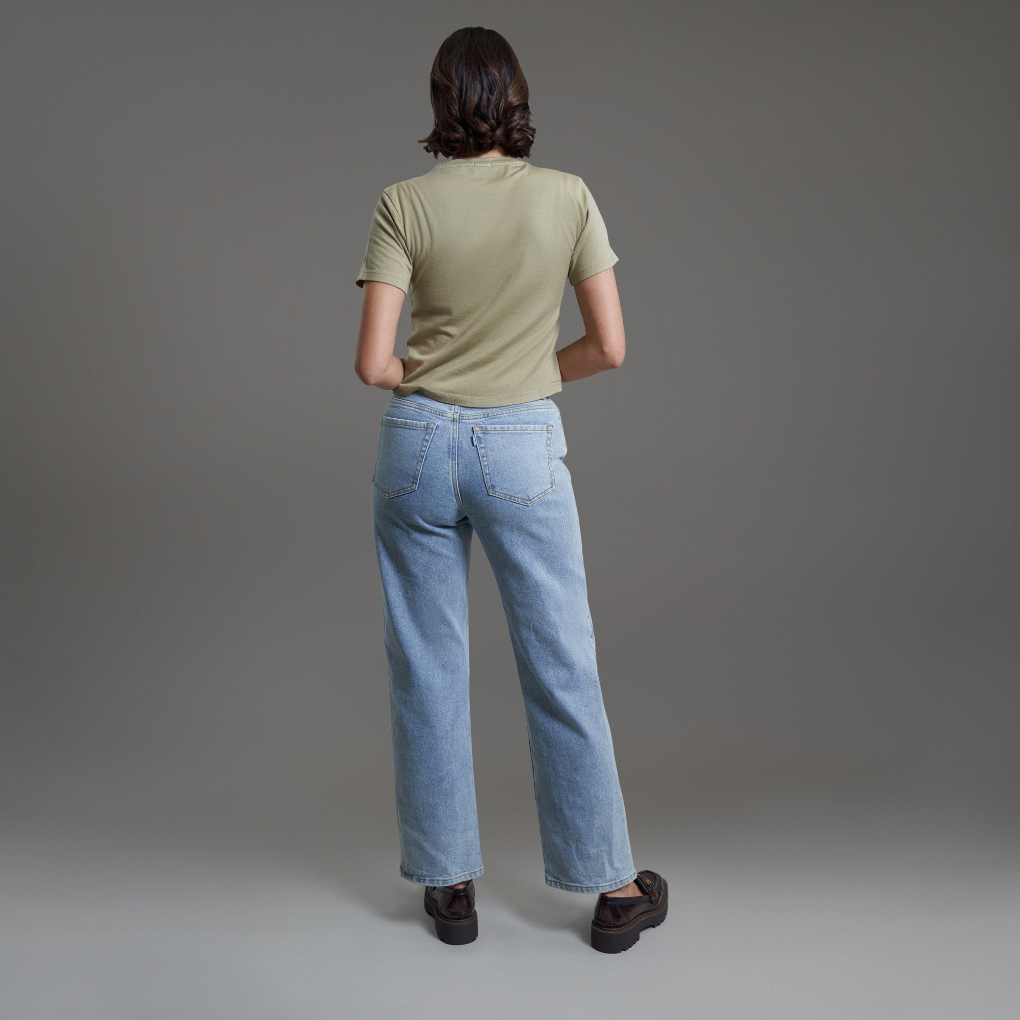 women's custom v-neck model Moe in Mist