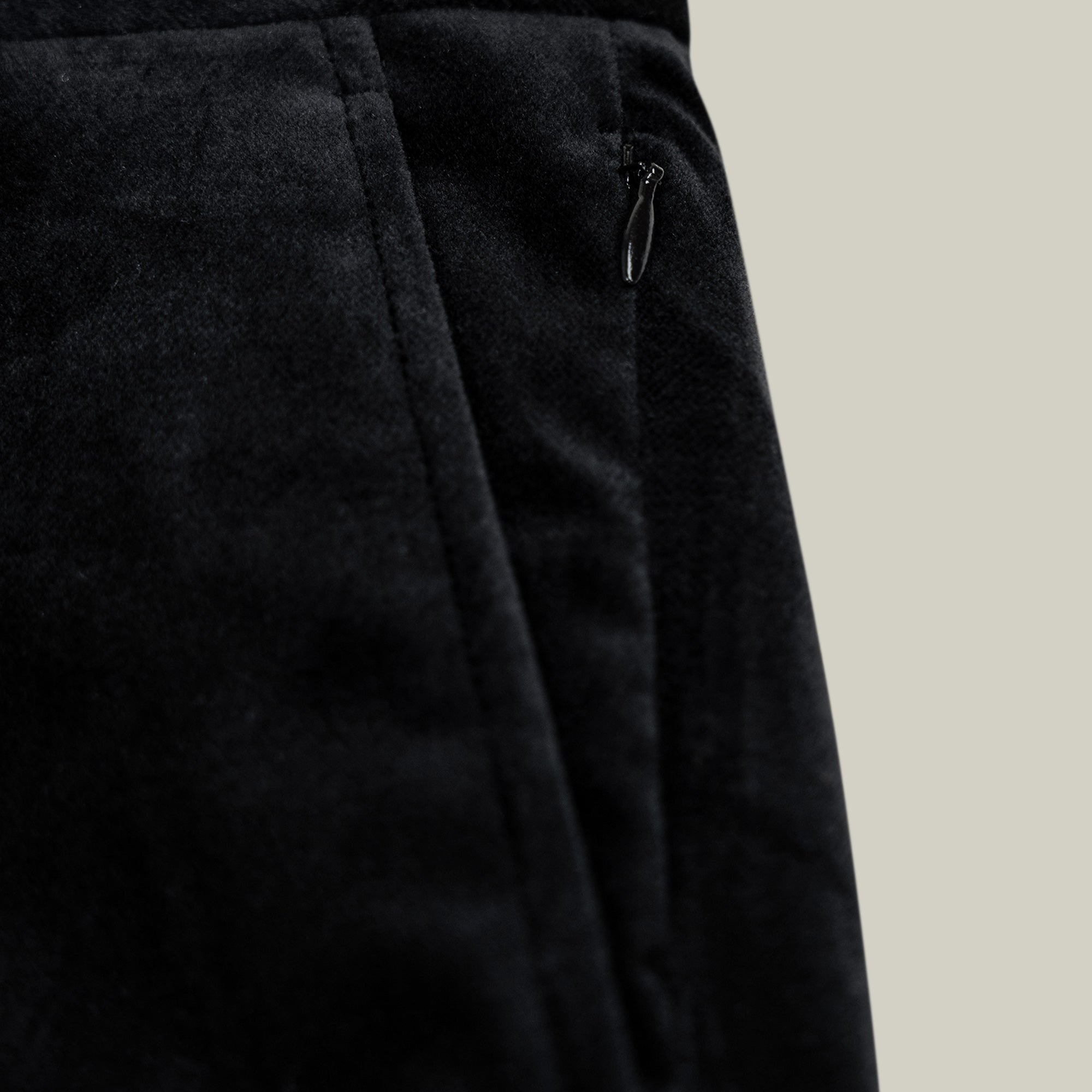 Tags:(Large | 6'1" - 165) Custom Peak Lapel Tuxedo model Jessey in Black