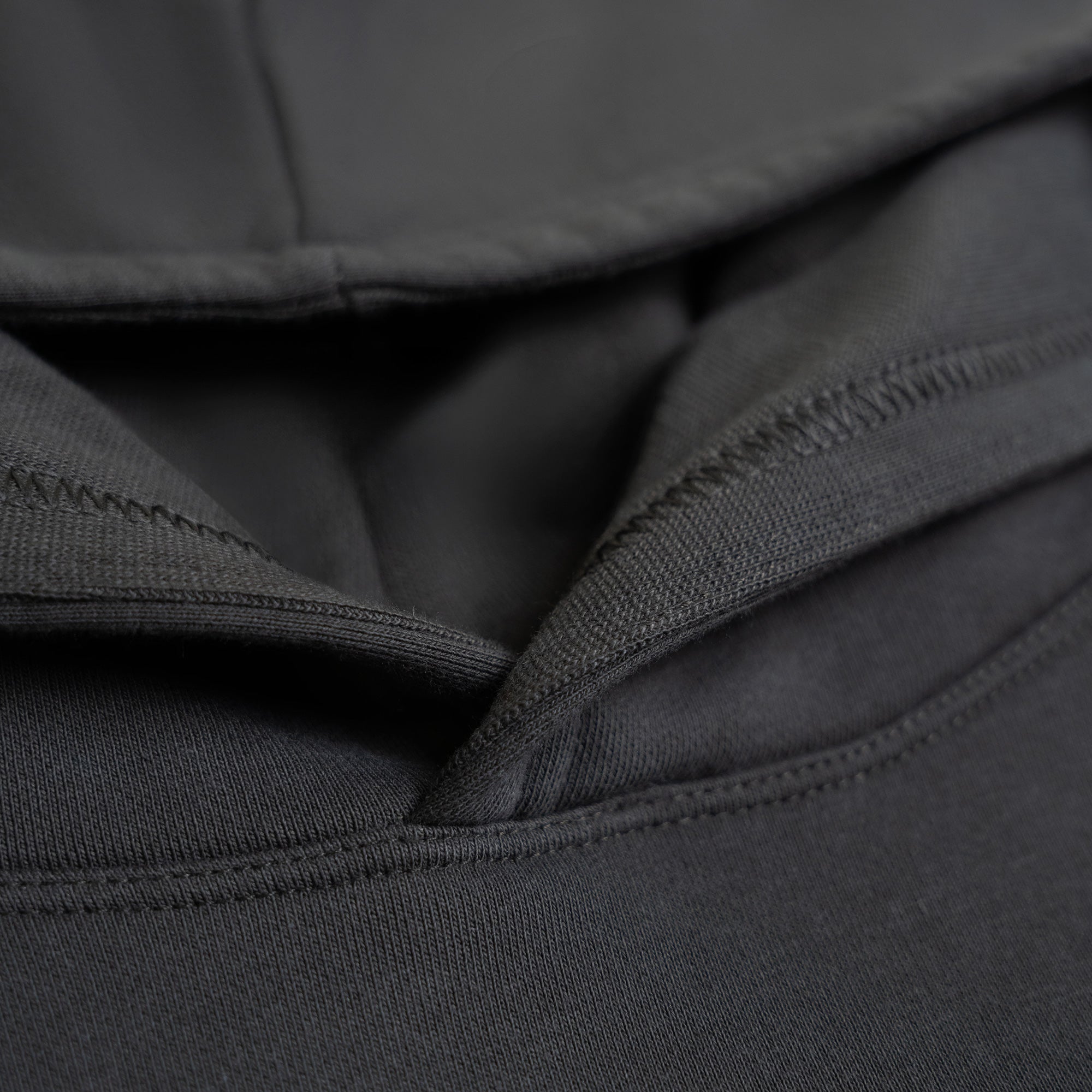 Terry Fleece Court Hoodie model Matteo in Smoke