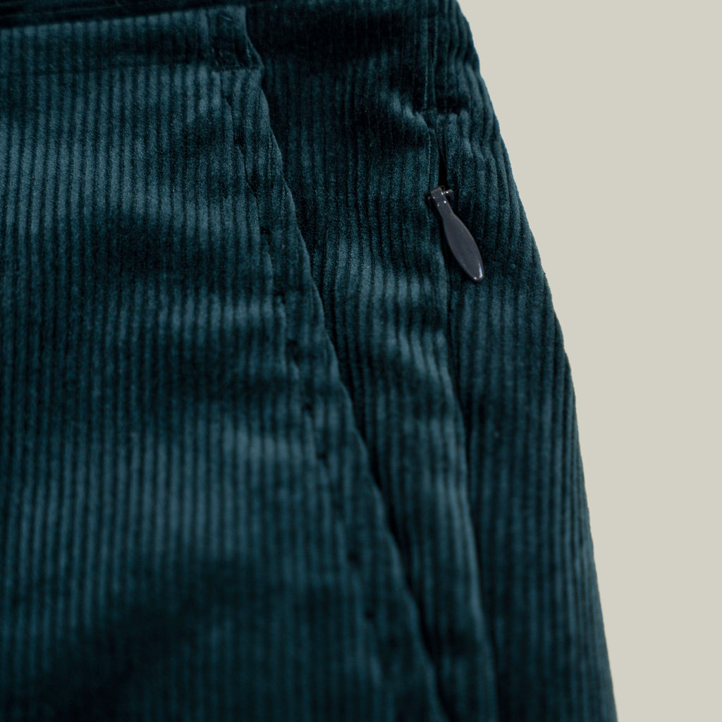 Tags:(Large | 6'1" - 165) Custom Peak Lapel Tuxedo model Jessey in Emerald