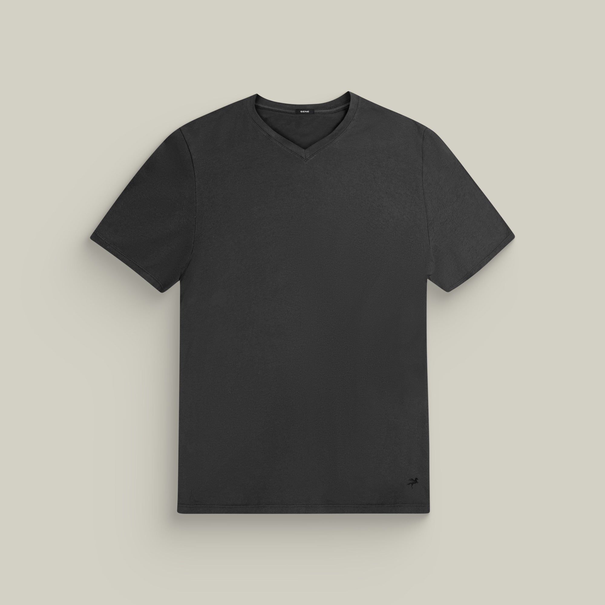 Cloud V-Neck T-Shirt model John in Smoke