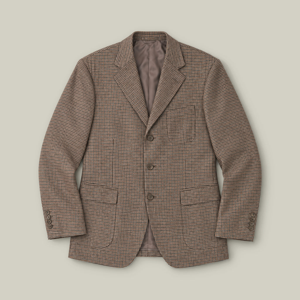 Estate Blazer model Tyler in Russet Houndstooth