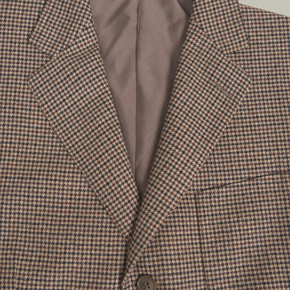 Estate Blazer model Tyler in Russet Houndstooth