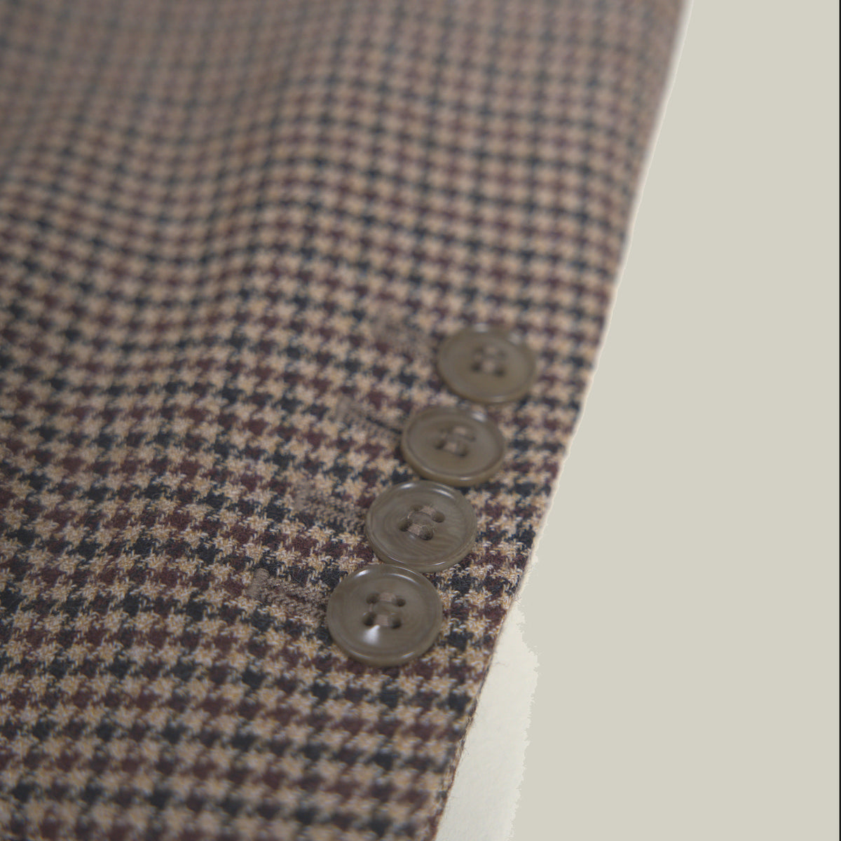 Estate Blazer model Tyler in Russet Houndstooth