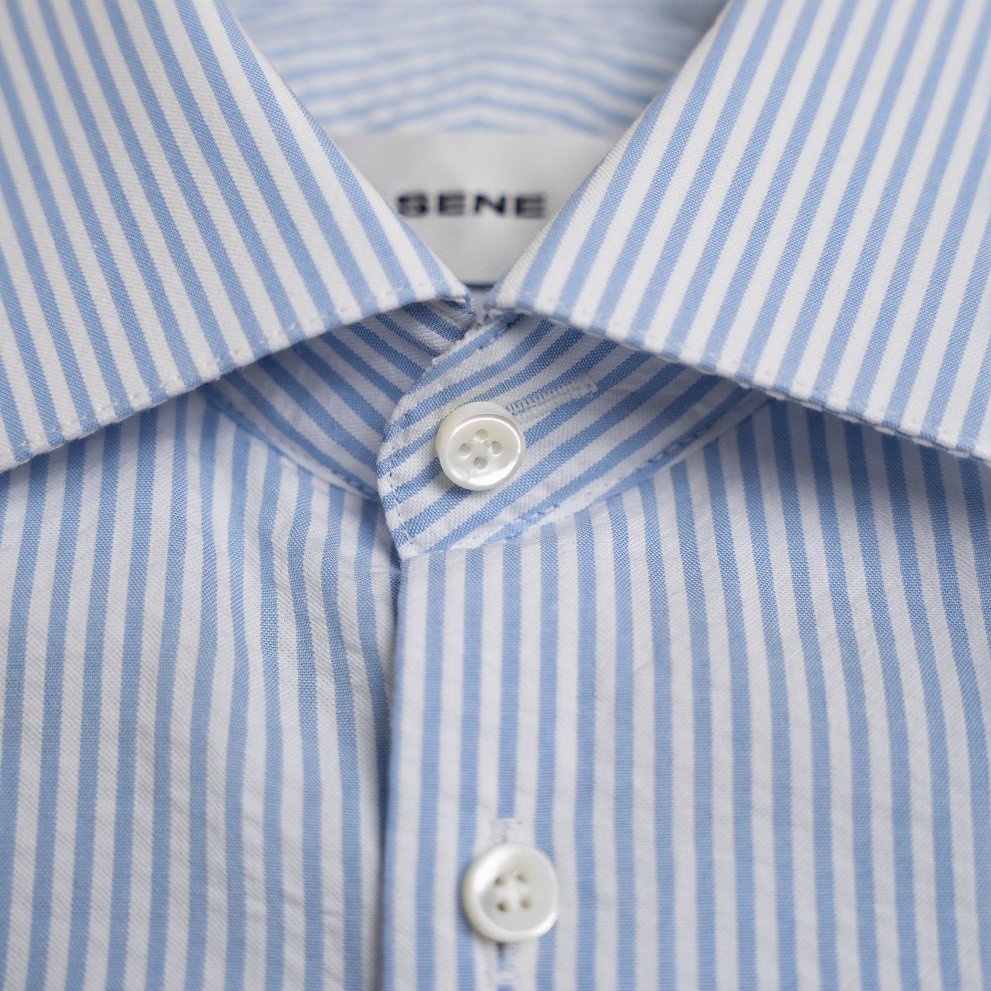 seersucker button-up shirt model Matteo in Pacific Sky