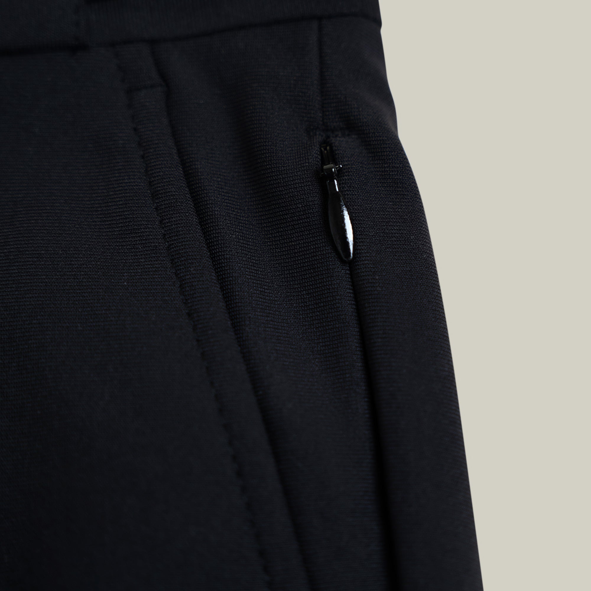 Tags:(Large | 6'1" - 165) Custom Peak Lapel Tuxedo model Jessey in Black