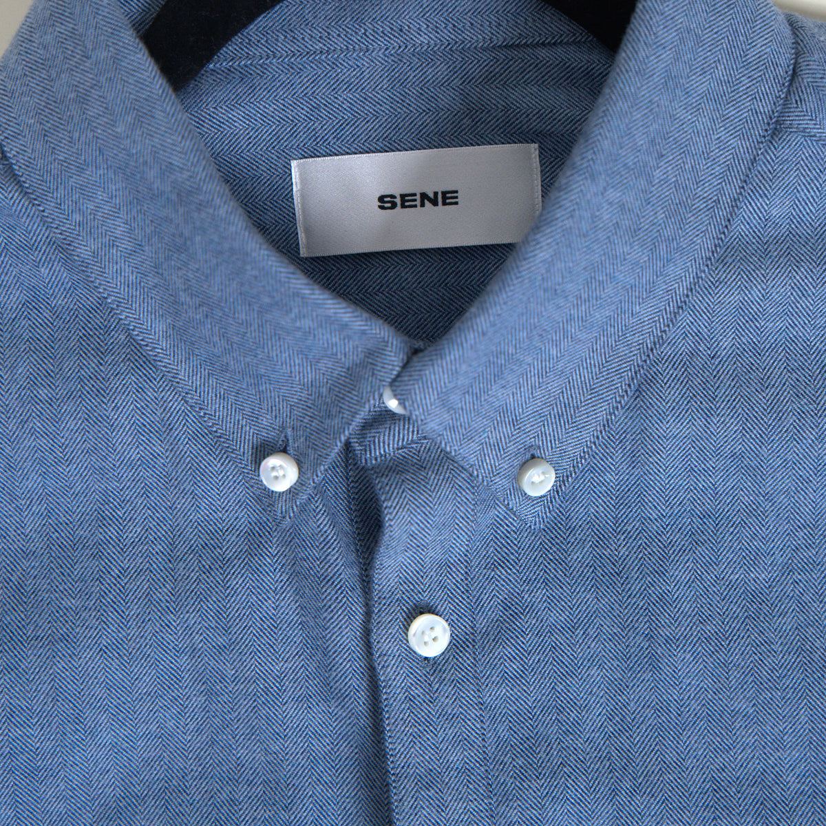 Estate Western Shirt model Tyler in Sierra Blue