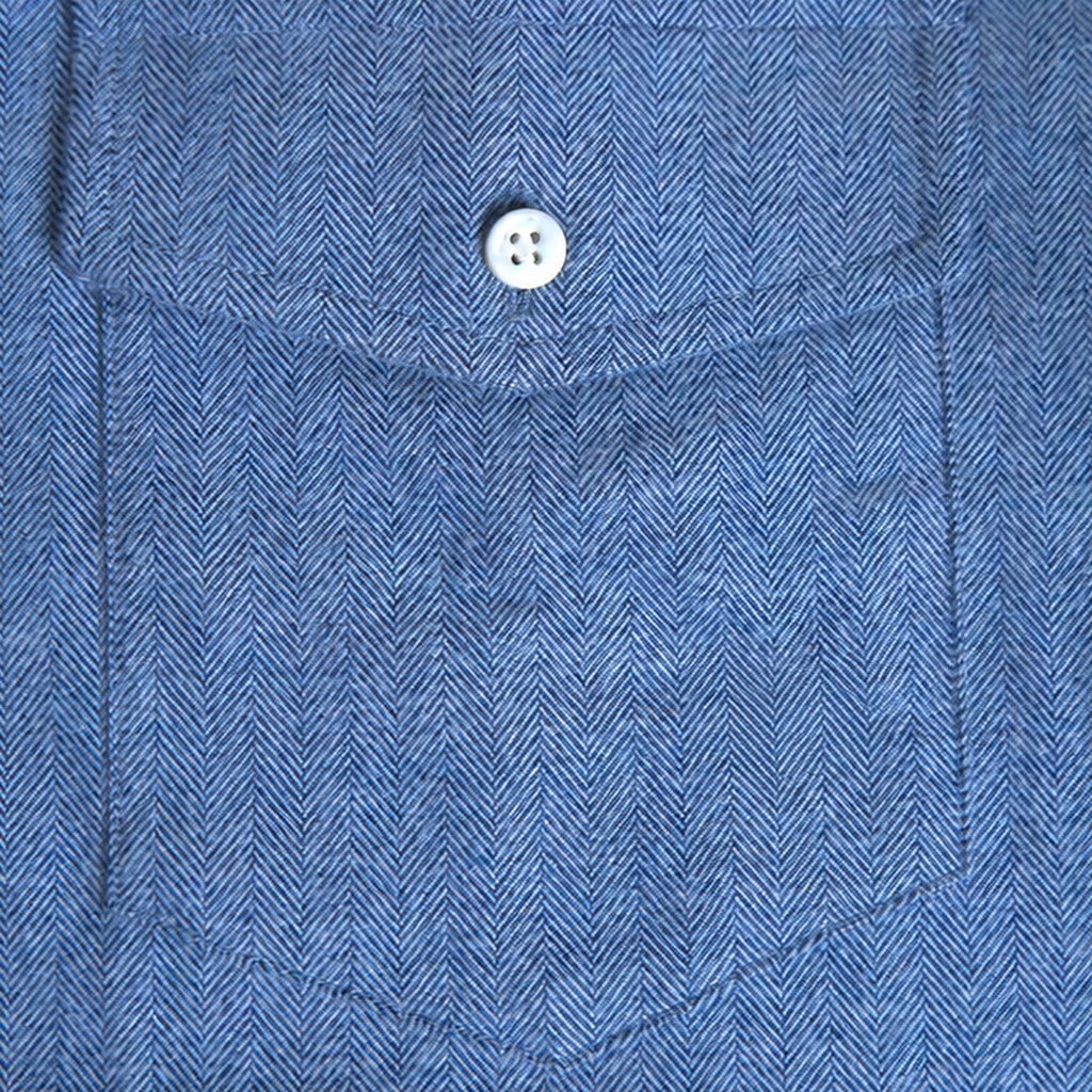 Estate Western Shirt model Tyler in Sierra Blue