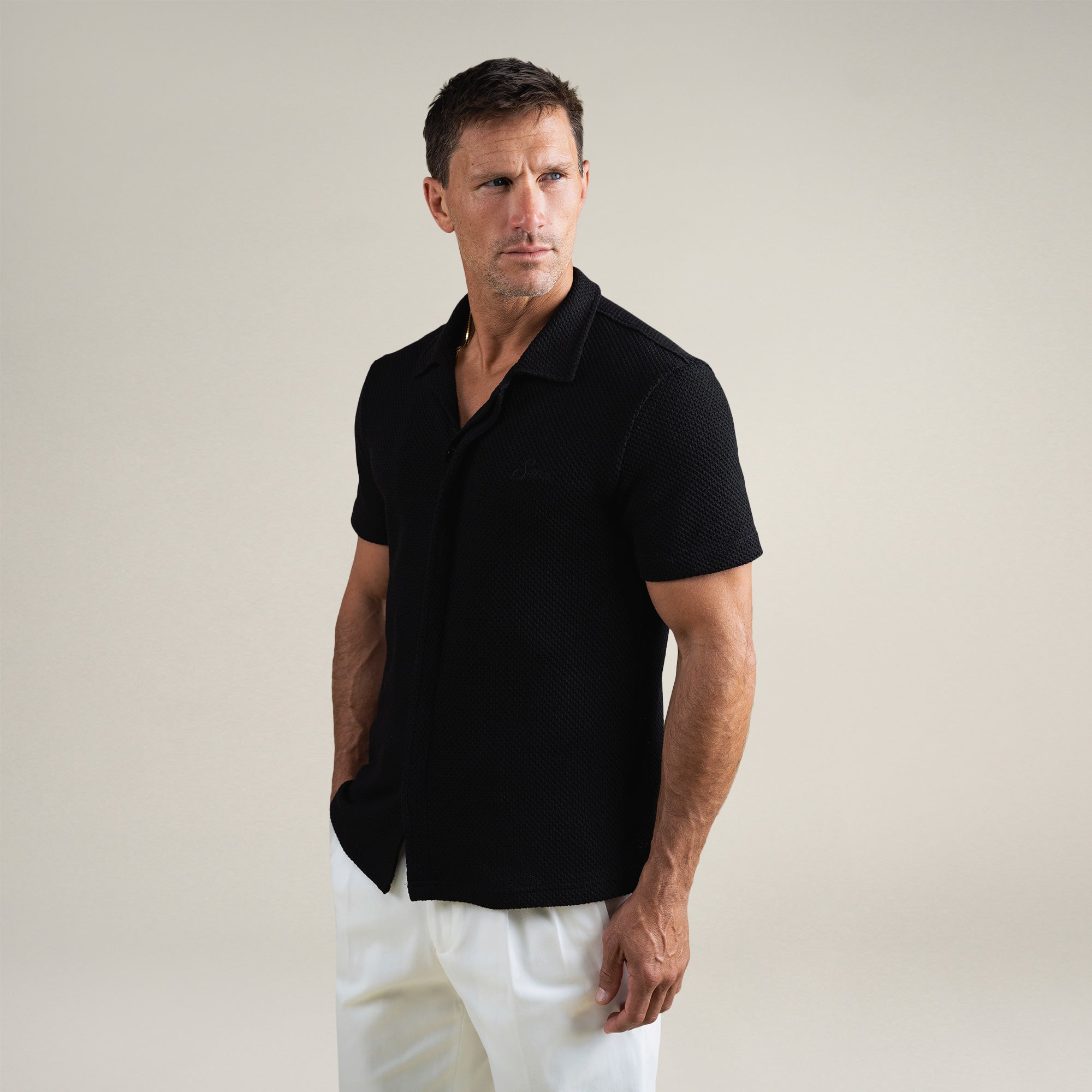 Tags:(6'0" - 180 lbs|Medium) Custom Knit Camp Shirt model Tyler in Black