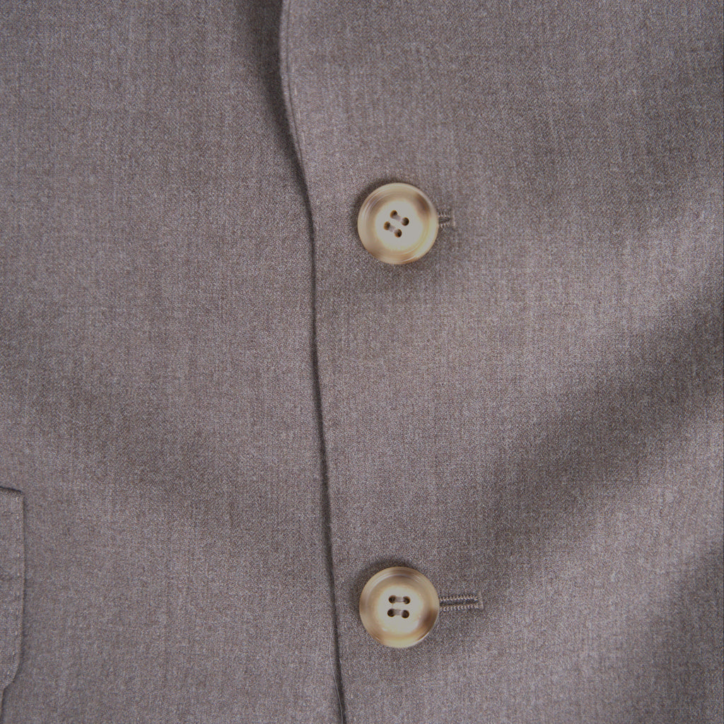 Arden Blazer model Tyler in Weathered Oak