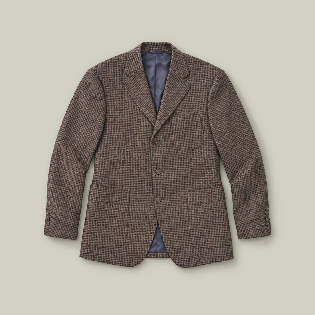 Estate Blazer model Tyler in Tobacco Houndstooth