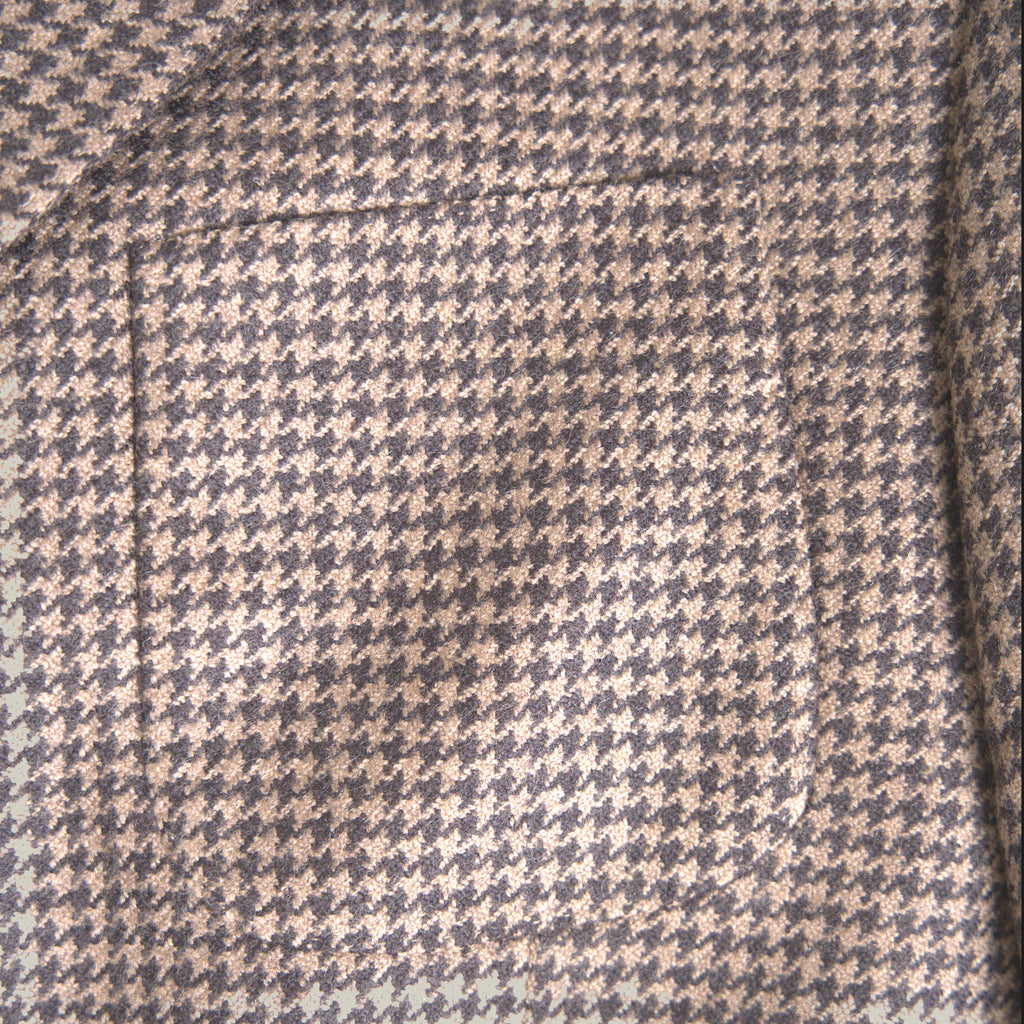 Estate Blazer model Tyler in Tobacco Houndstooth