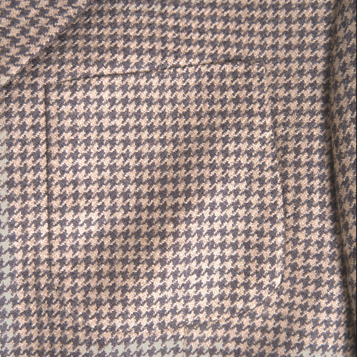 Estate Blazer model Tyler in Tobacco Houndstooth
