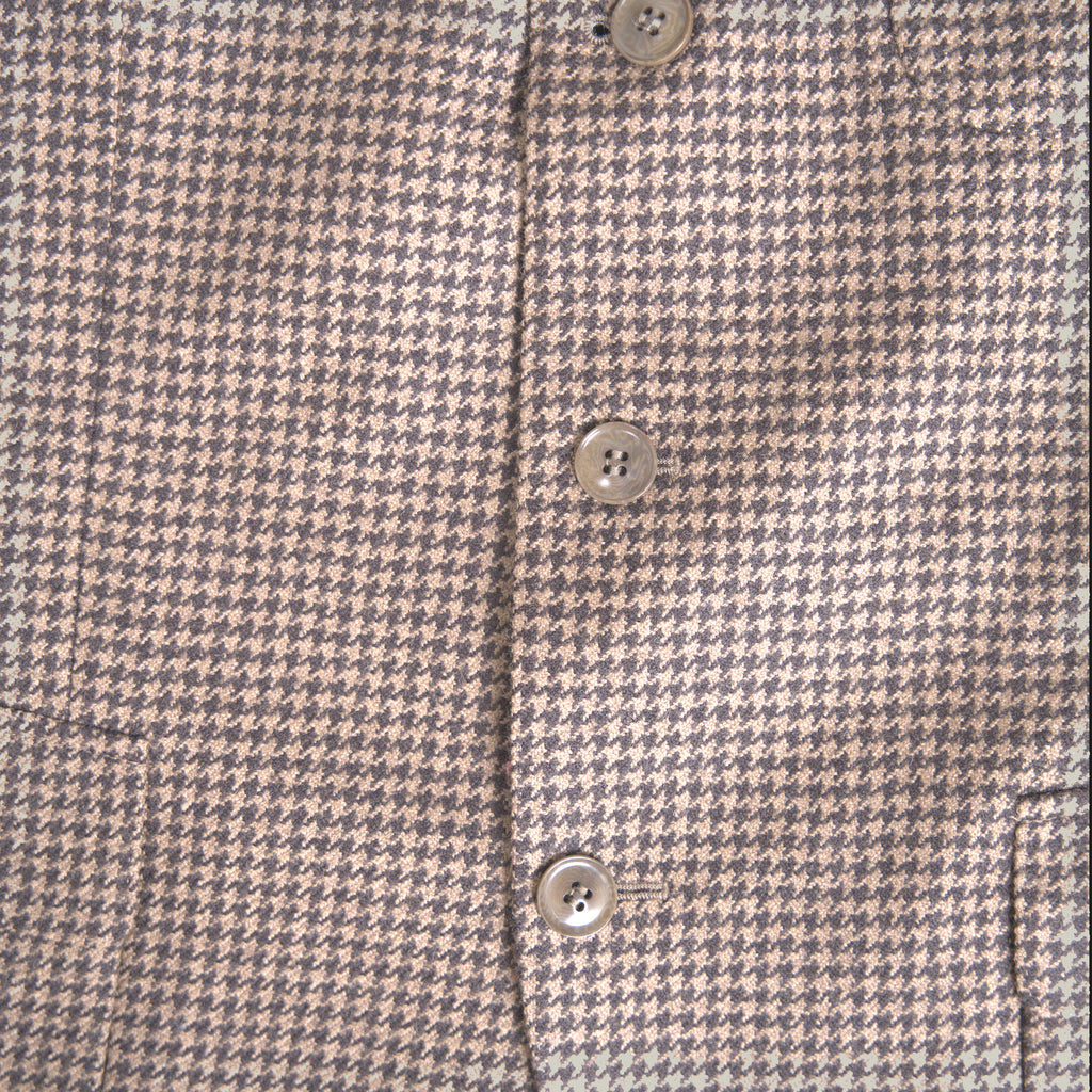 Estate Blazer model Tyler in Tobacco Houndstooth