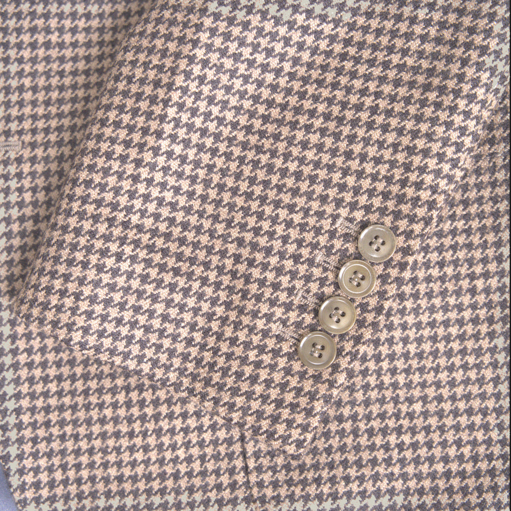 Estate Blazer model Tyler in Tobacco Houndstooth