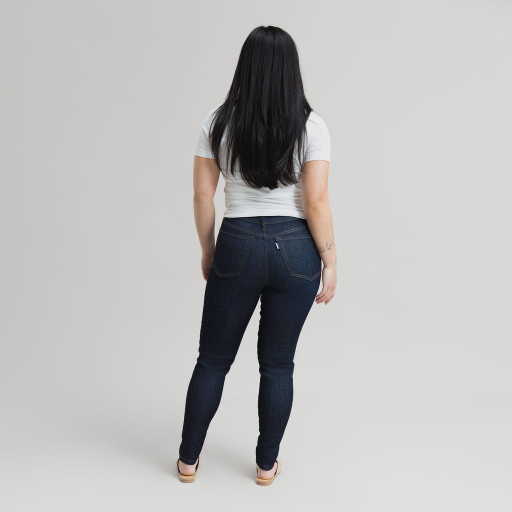 Pear Custom Jeans Women's Denim For Women High-Waisted Plus Size Inclusive model Gem in Dark Wash