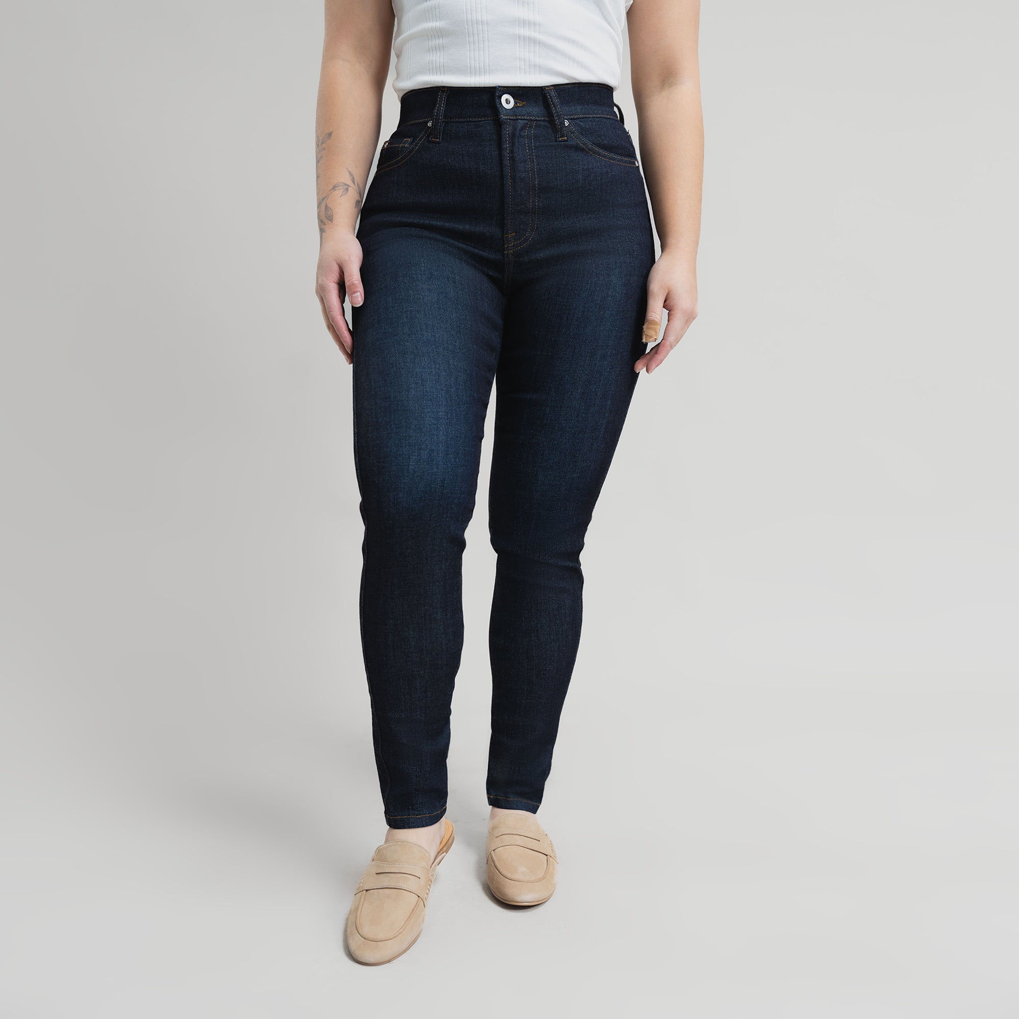 Pear Custom Jeans Women's Denim For Women High-Waisted Plus Size Inclusive model Gem in Dark Wash