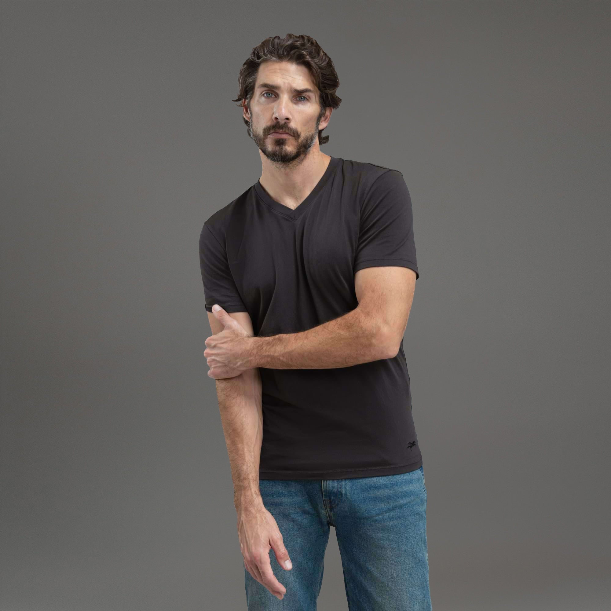 custom v-neck t-shirt los angeles model John in Ash