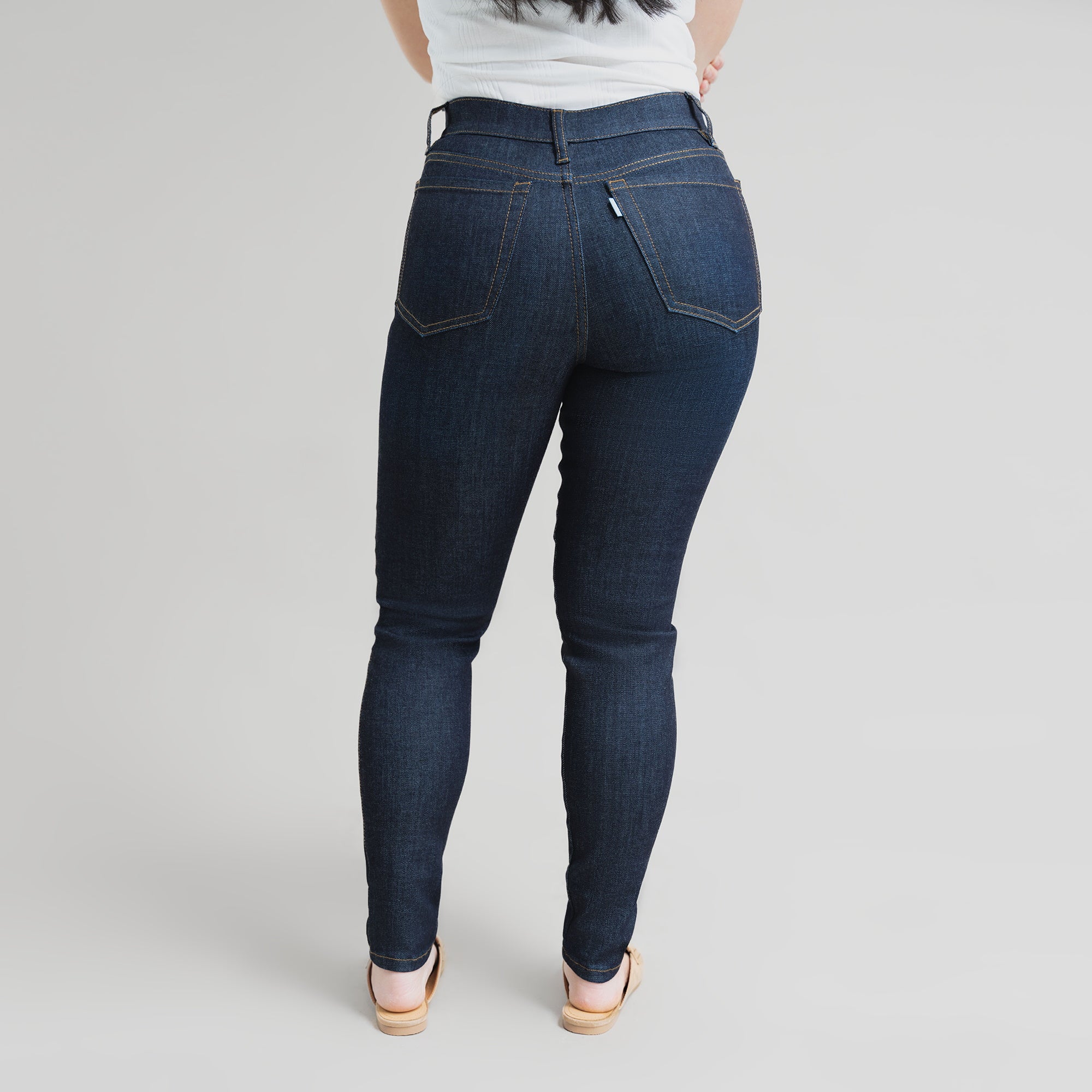 Pear Custom Jeans Women's Denim For Women High-Waisted Plus Size Inclusive model Gem in Dark Wash