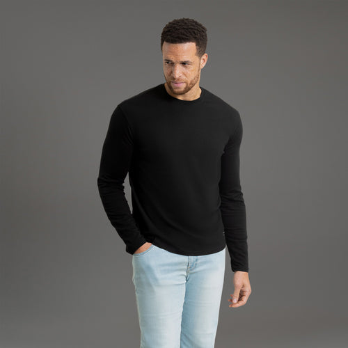 Custom longsleeve t-shirt on model Glen in Black
