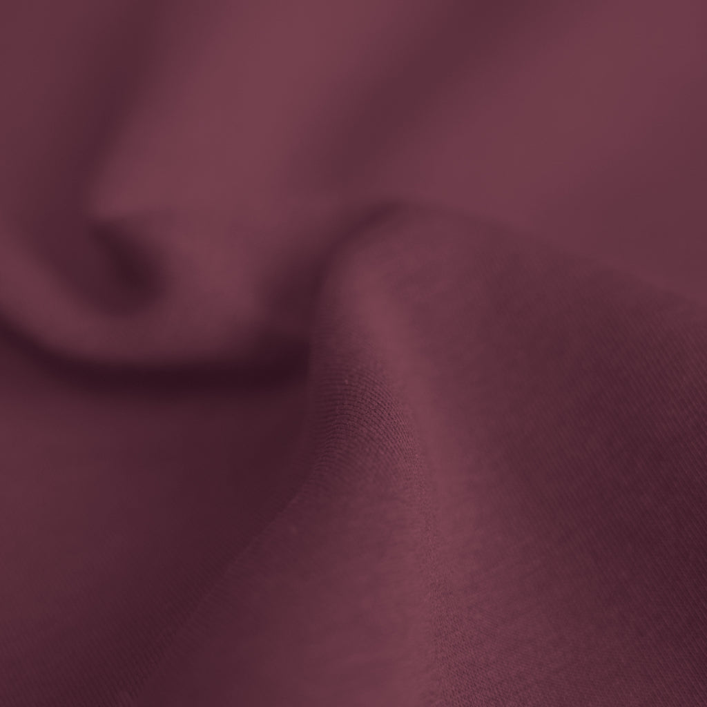 Evening Quarter-Zip model Guillermo in Burgundy
