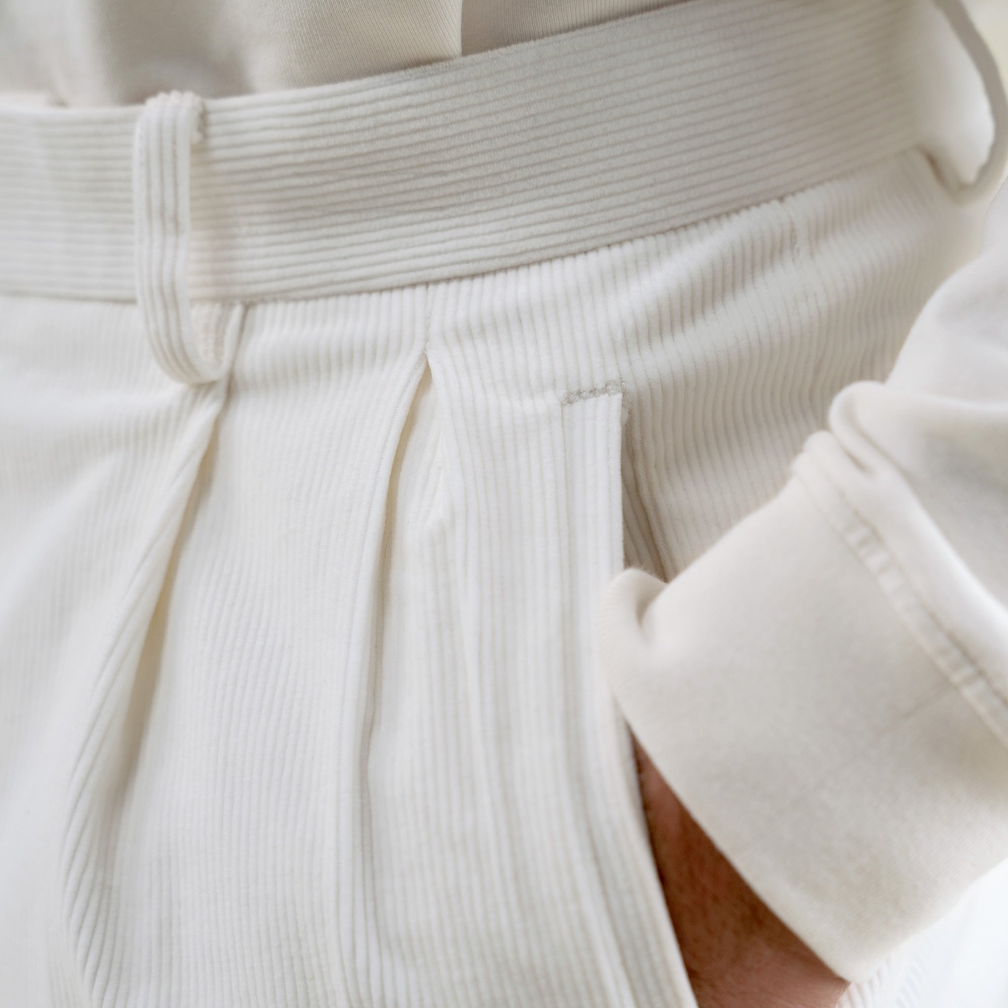 Tags:(Large | 6'1" - 165) Custom Peak Lapel Tuxedo model Jessey in White